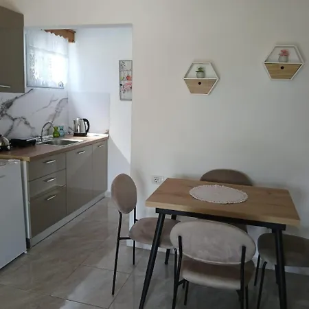 Sunny * Gjirokastër