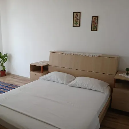 Sunny Apartment Gjirokastër