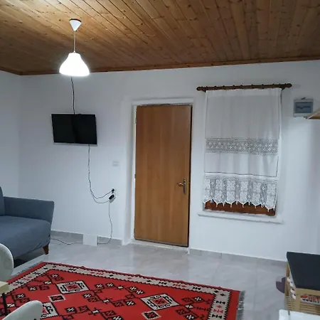 Sunny Apartment Gjirokastër