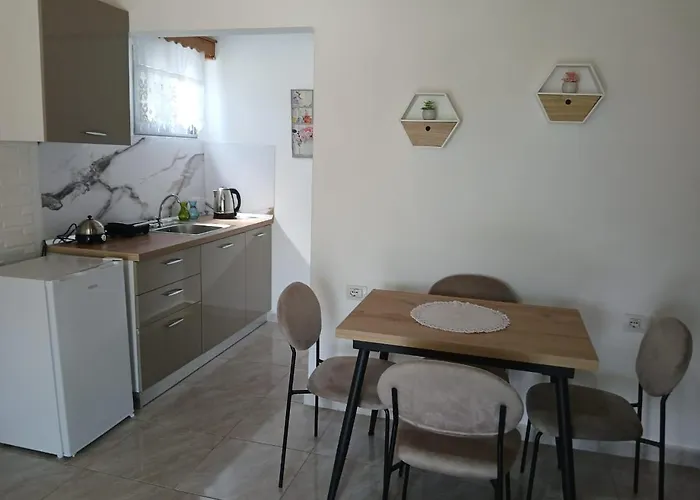 Sunny * Gjirokastër