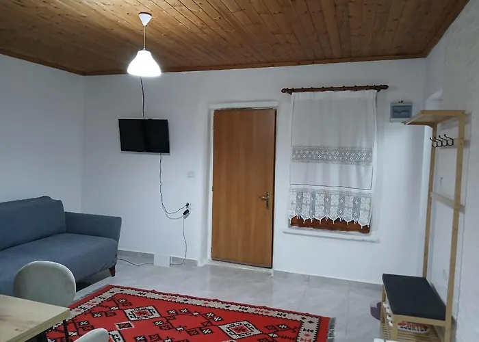 Sunny 公寓 Gjirokastër